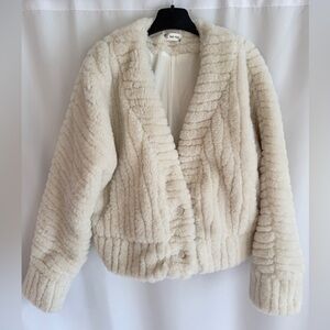 Cozy Cream Faux Fur Jacket - Excellent Condition - Large